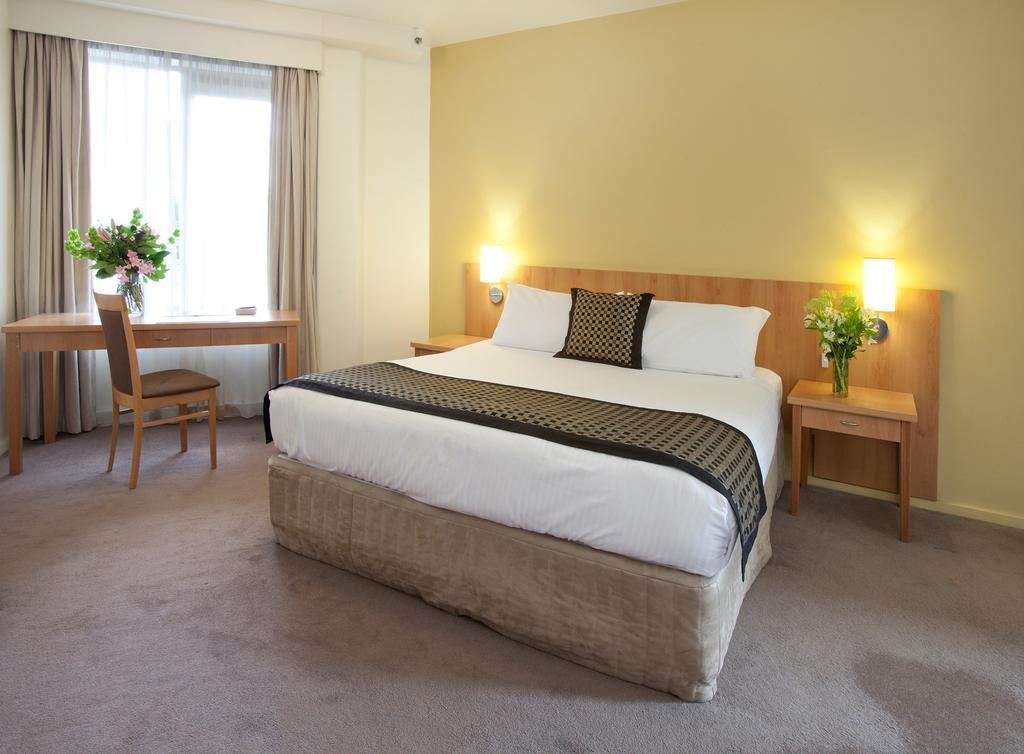 Отель Mercure North Melbourne 4*