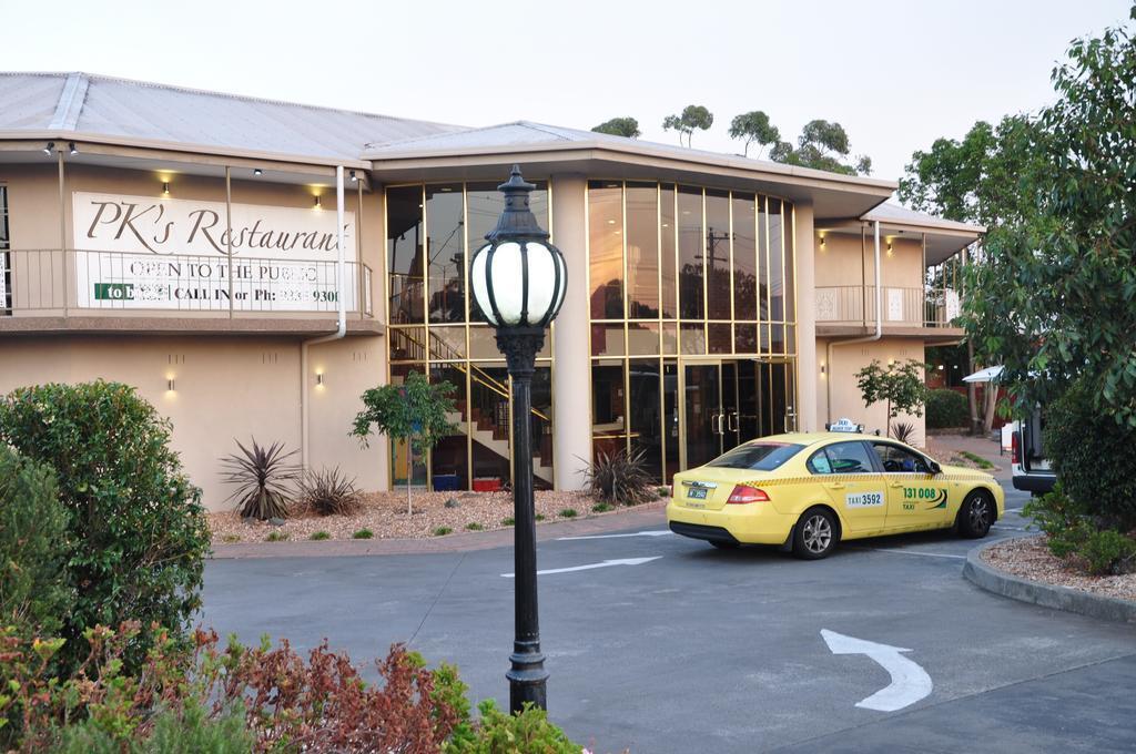 Отель Quality Hotel Melbourne Airport 3*