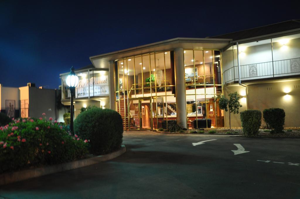 Изображение Quality Hotel Melbourne Airport 3*