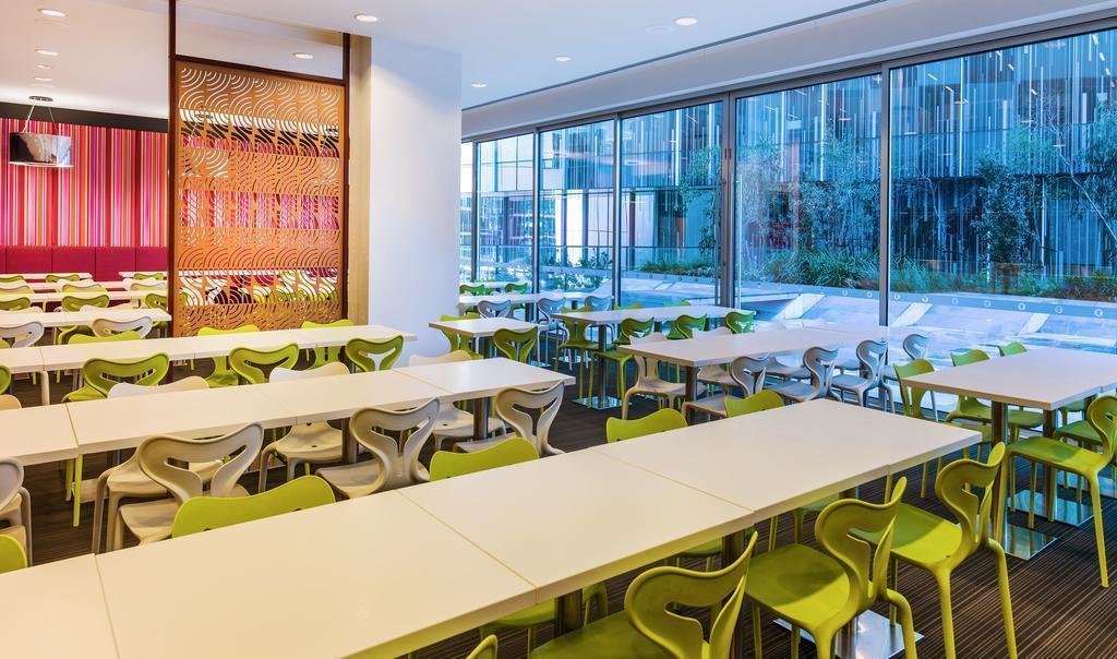 Фотография Travelodge Docklands 4*