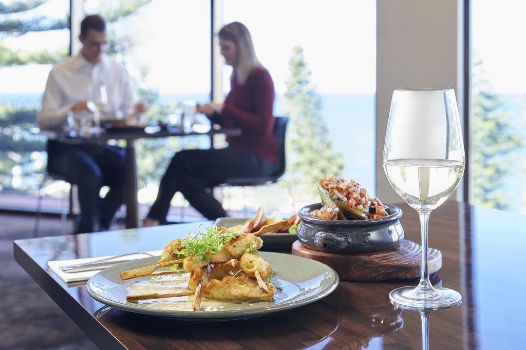 Фото Crowne Plaza Coogee Beach 4*