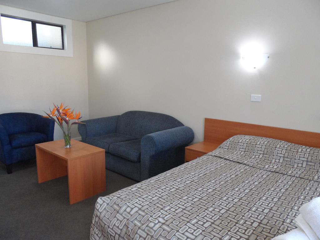 Отель Liberty Plains Motor Inn 3*