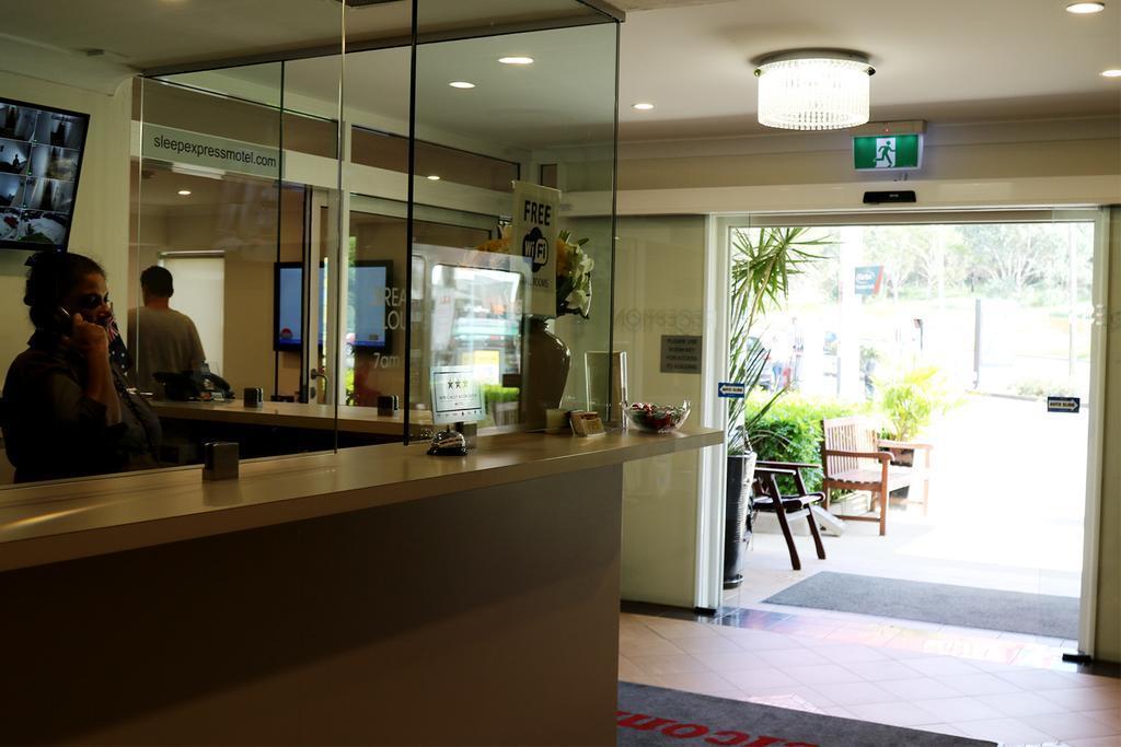 Отель Sleep Express Motel 3*