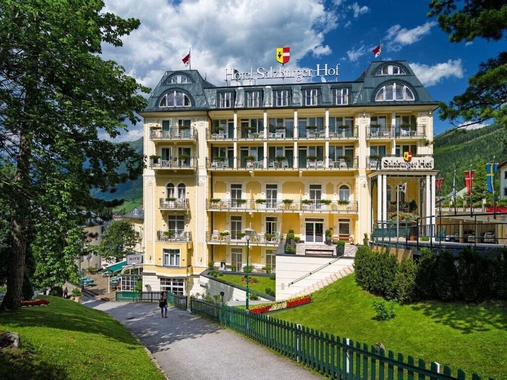 Отель Salzburgerhof 4*