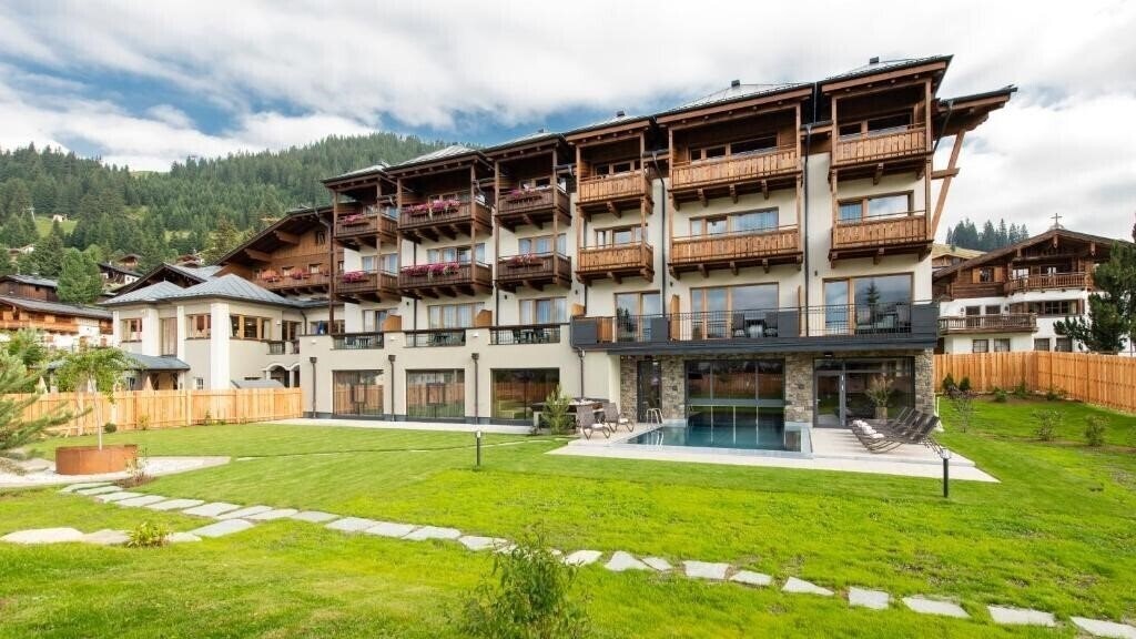Отель Hotel Konigsleiten-Vital-Alpin 4*