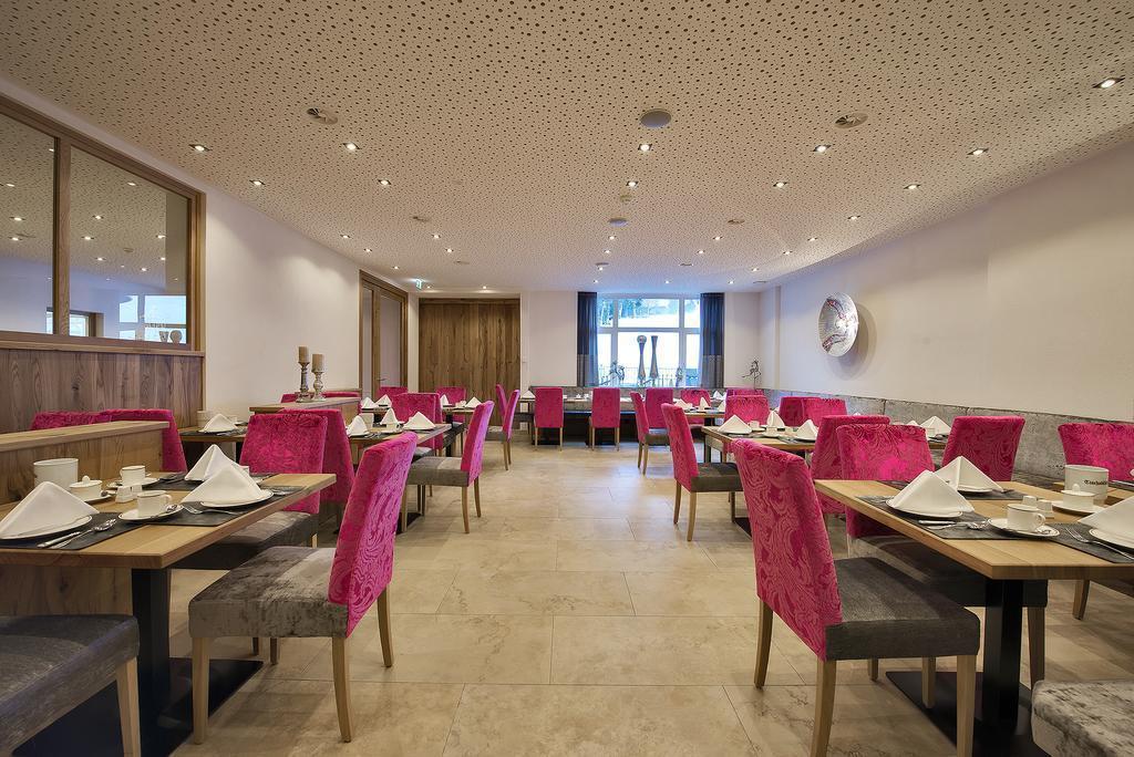 Отель Christine 3*