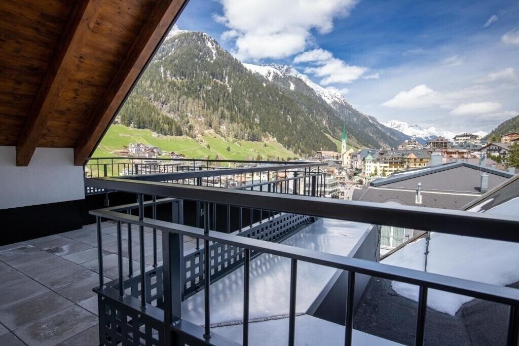 Картинка Persura 3*