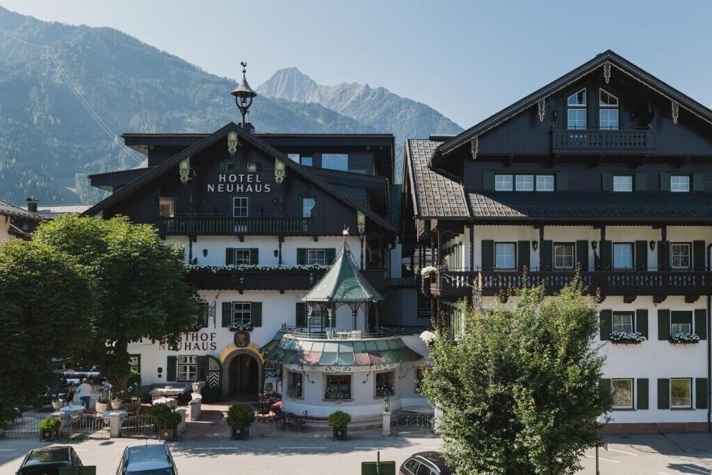 Отель Alpendomizil Neuhaus Mayrhofen 4*
