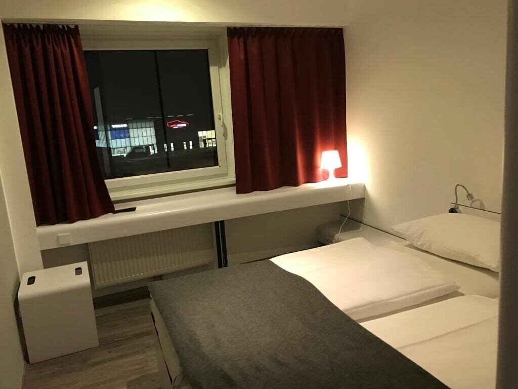 Фото Hb1 Budget Hotel Wiener Neudorf 1*