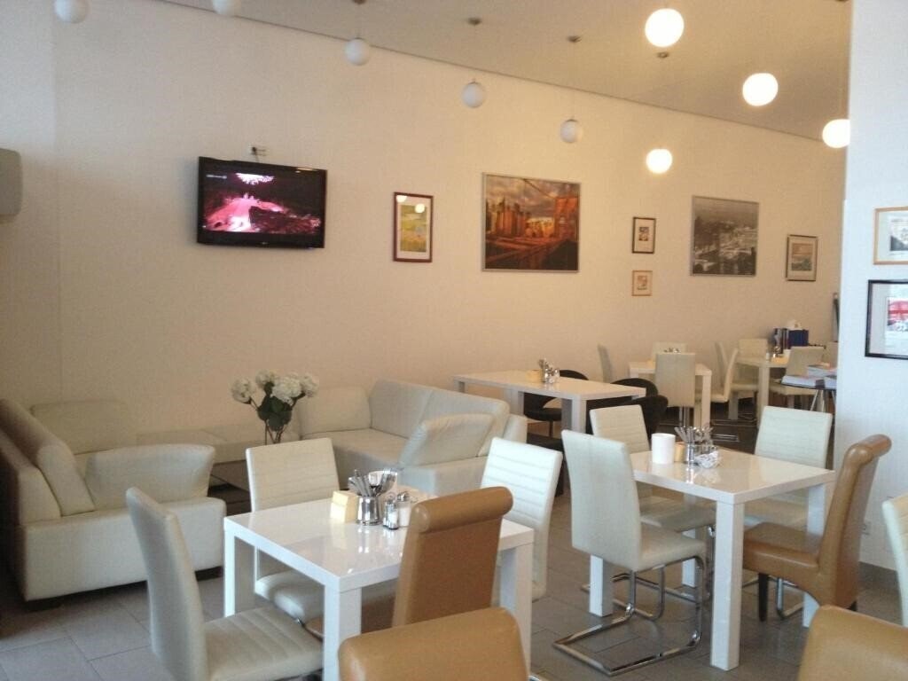 Фотография Hb1 Budget Hotel Wiener Neudorf 1*