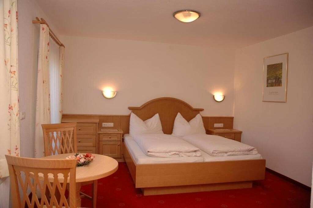 Отель Garni Almhof Hotel 3*