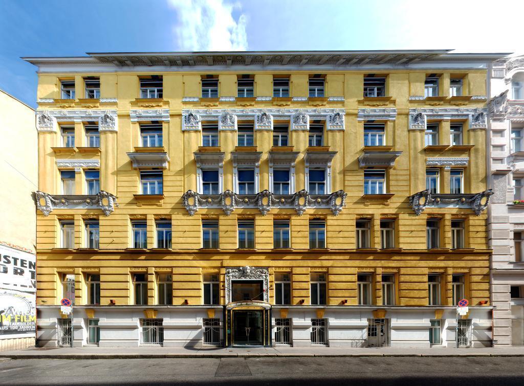 Отель Carlton Opera 3*