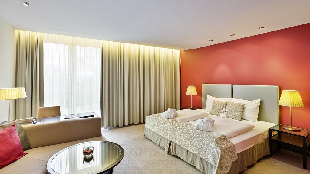 Отель Austria Trend Hotel Savoyen 4*