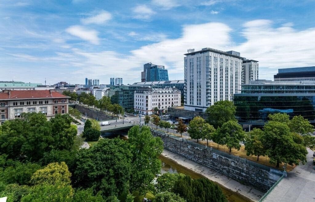 Отель Hilton Vienna Hotel 4*