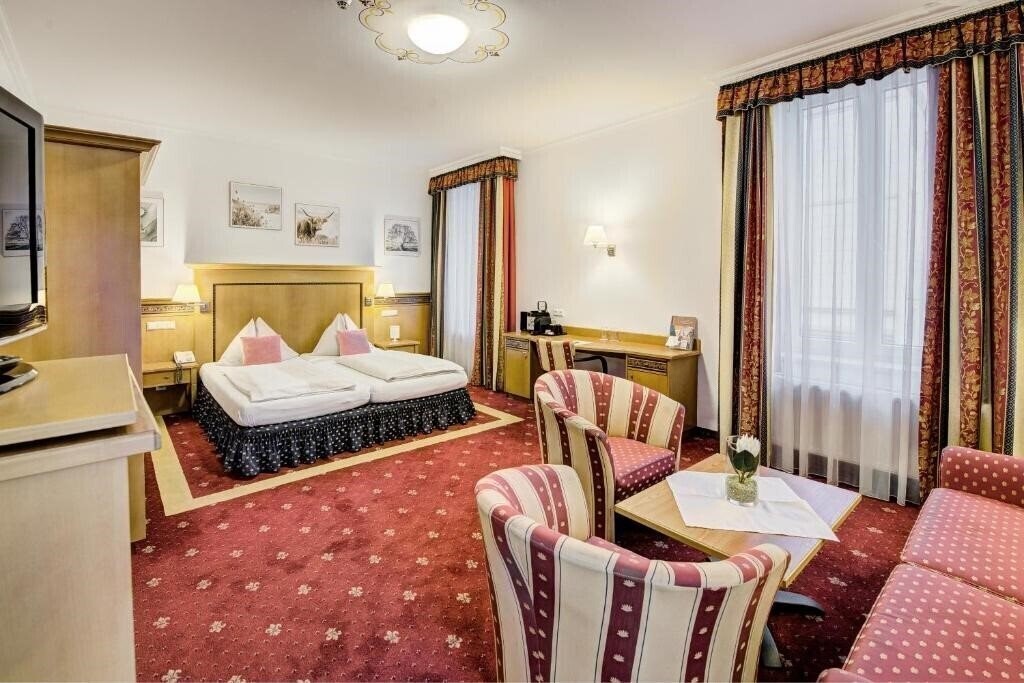 Отель Alexandra Hotel 4*
