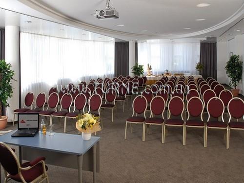 Отель Salzburg West 4*