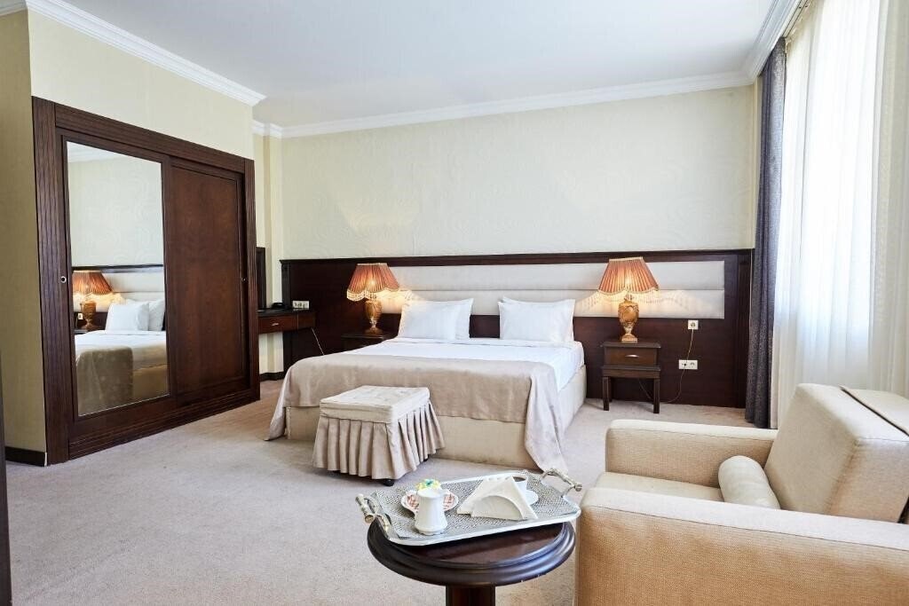 Отель Smith Hotel 4*