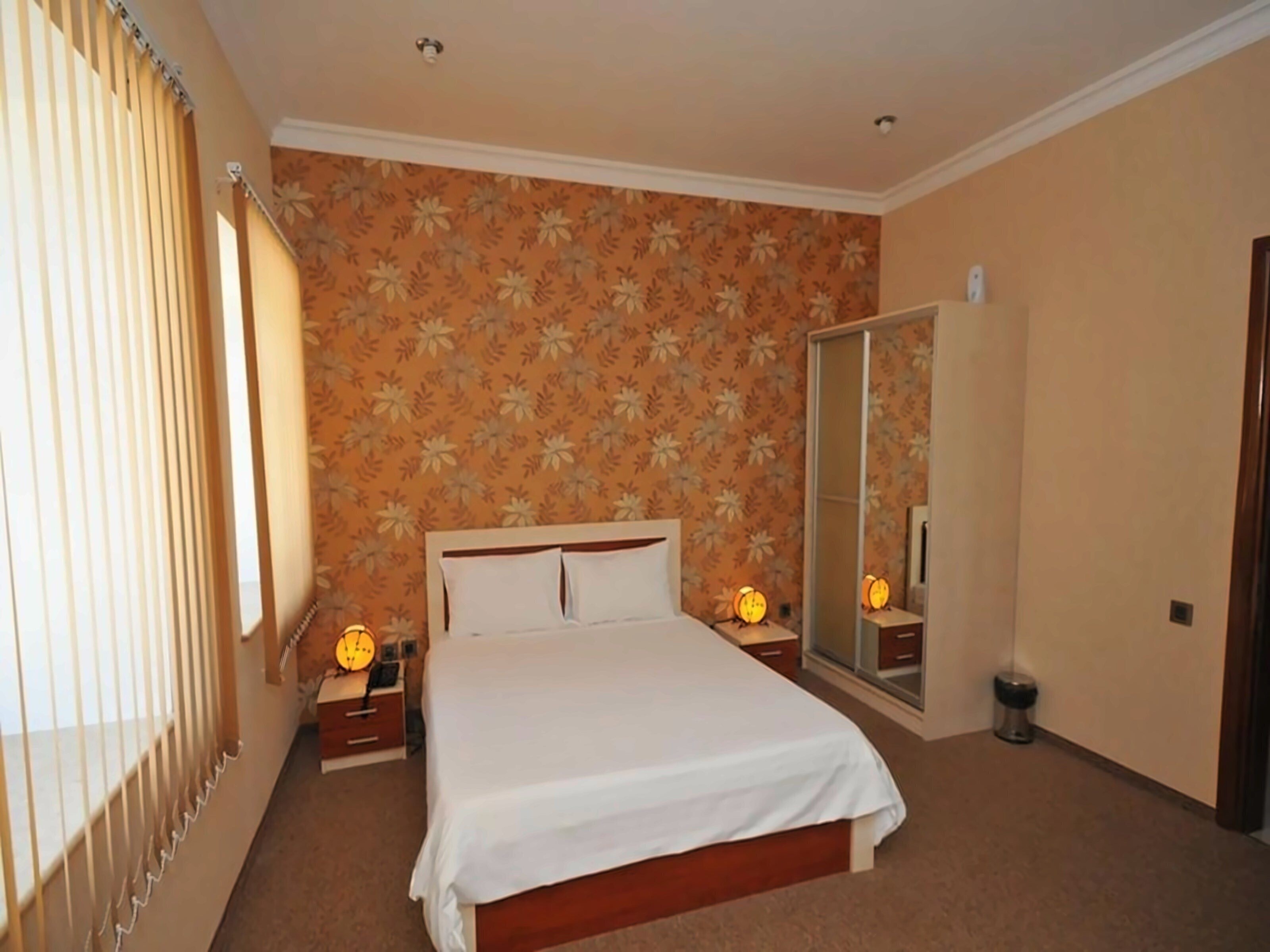 Фото Kichik Gala Hotel 3*