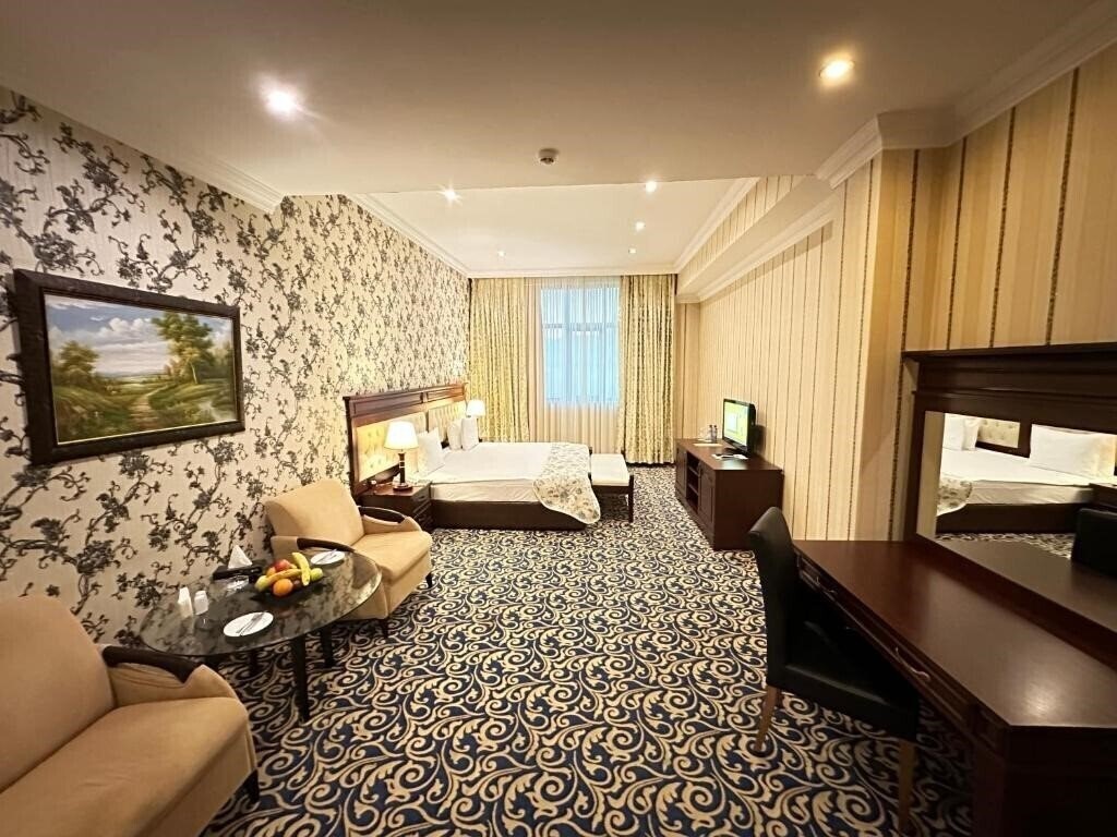 Отель Modern Hotel 4*