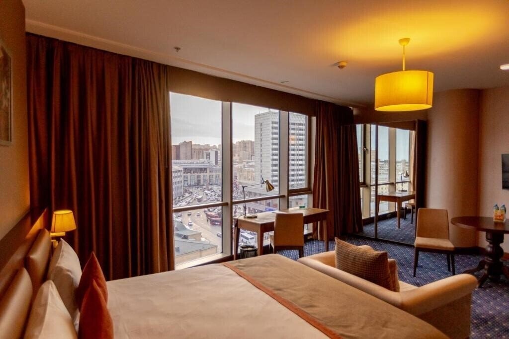 Отель Staybridge Suites 4*