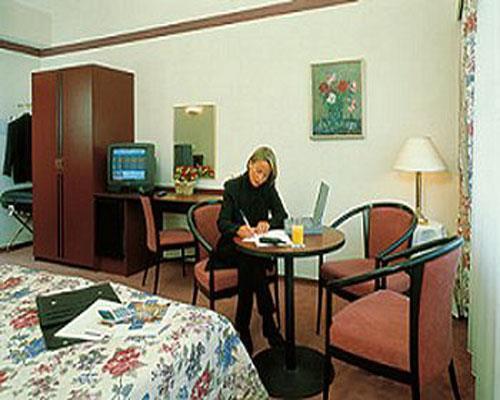 Отель Golden Tulip De Medici 4*