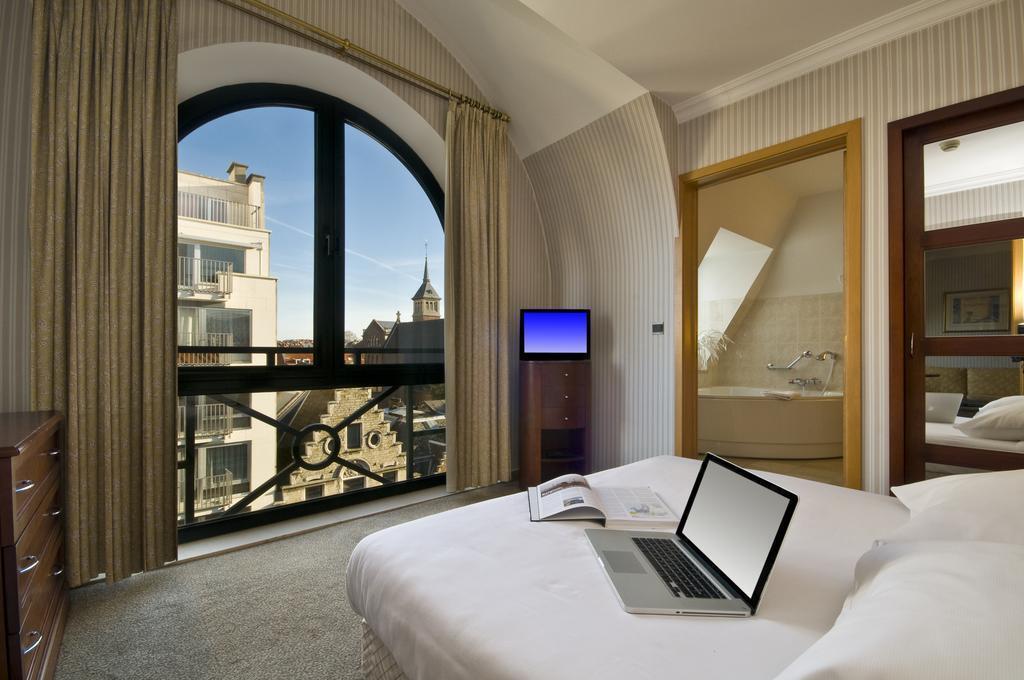 Отель B-Aparthotel Ambiorix 4*