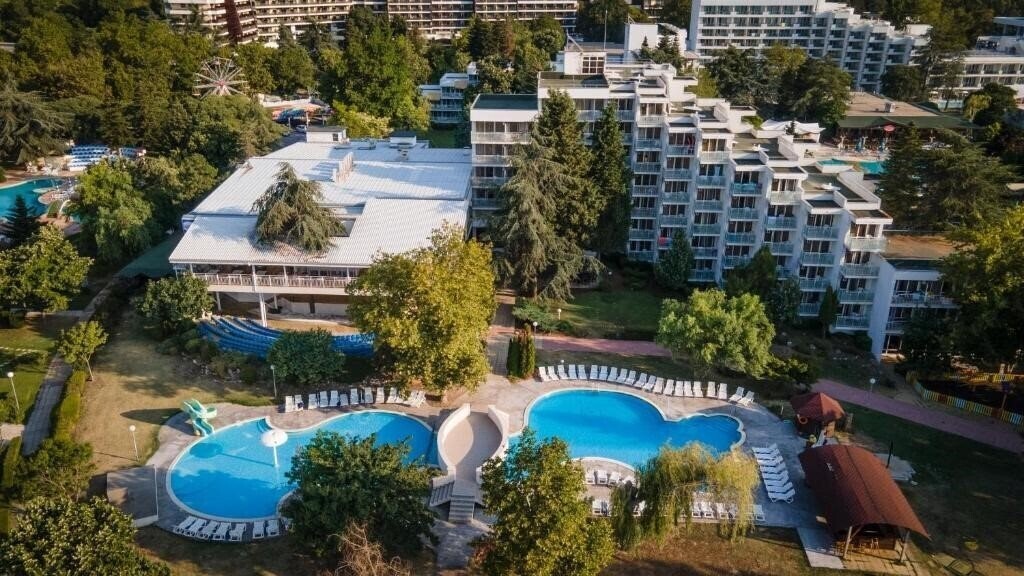 Отель Sandy Beach 4*