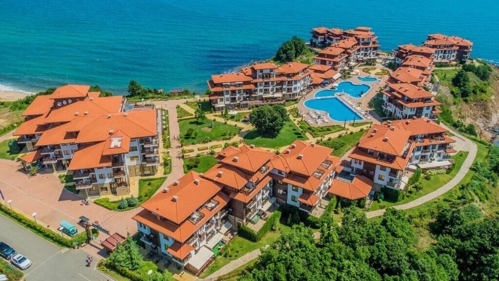 Отель Saint Thomas Holiday Village 5*