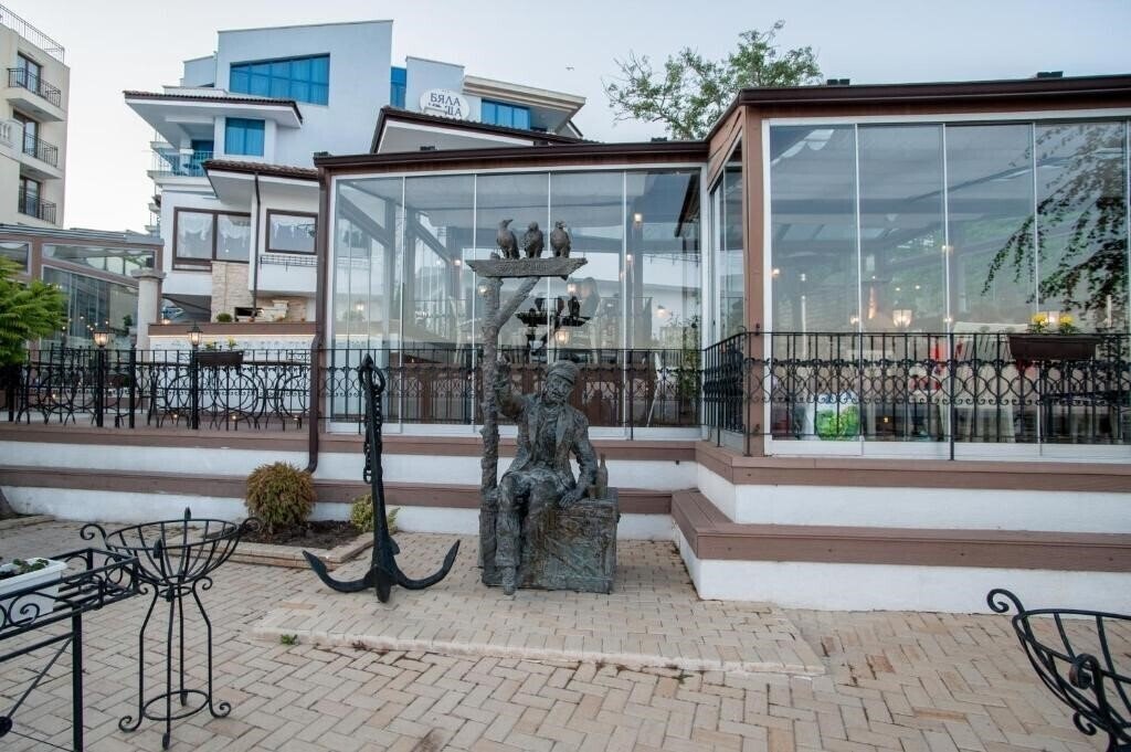 Фото White House Family Hotel 3*