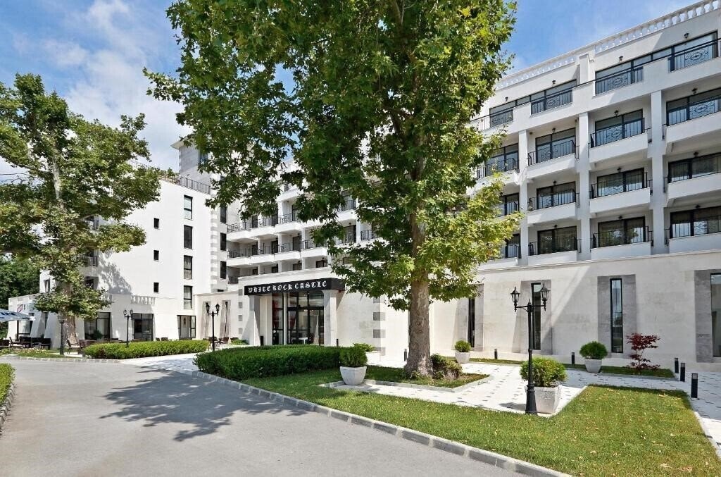 Фотография White Rock Castle 4*