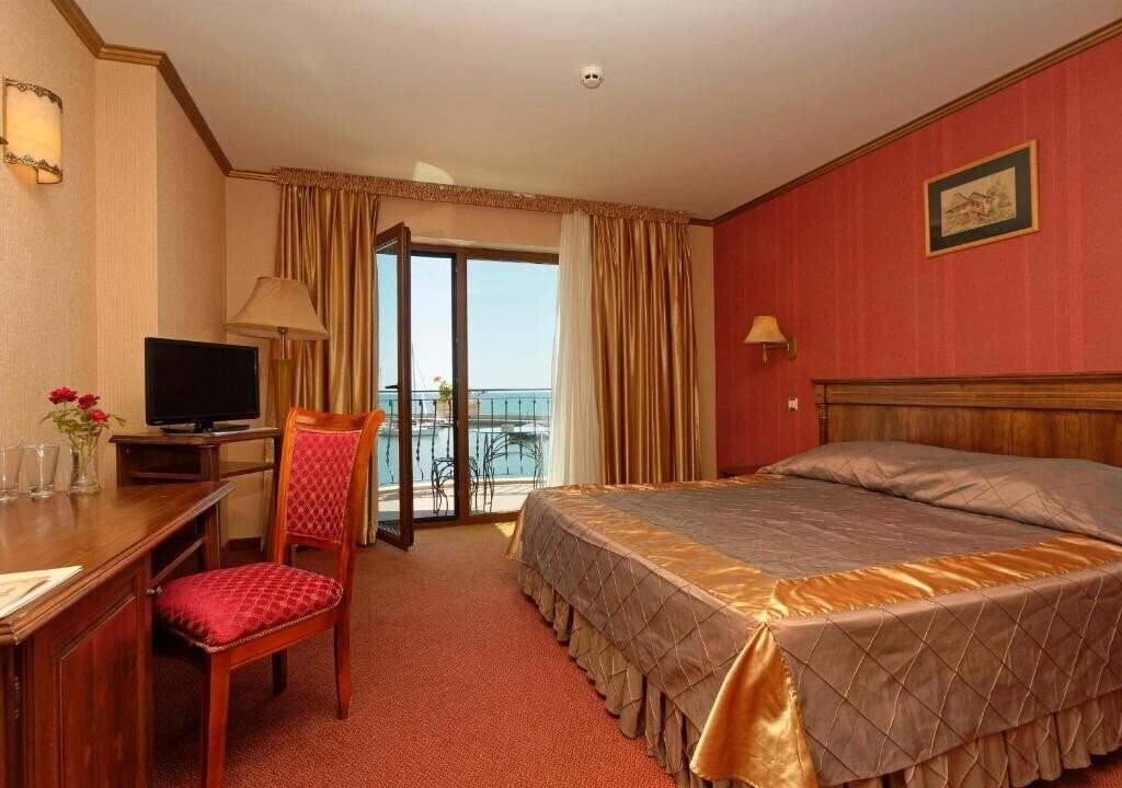 Фотография Mistral Hotel 4*