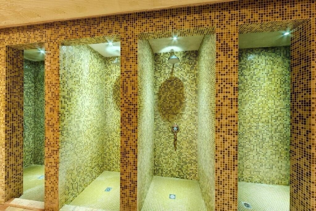 Отель Grand Royale Hotel & Spa 4*