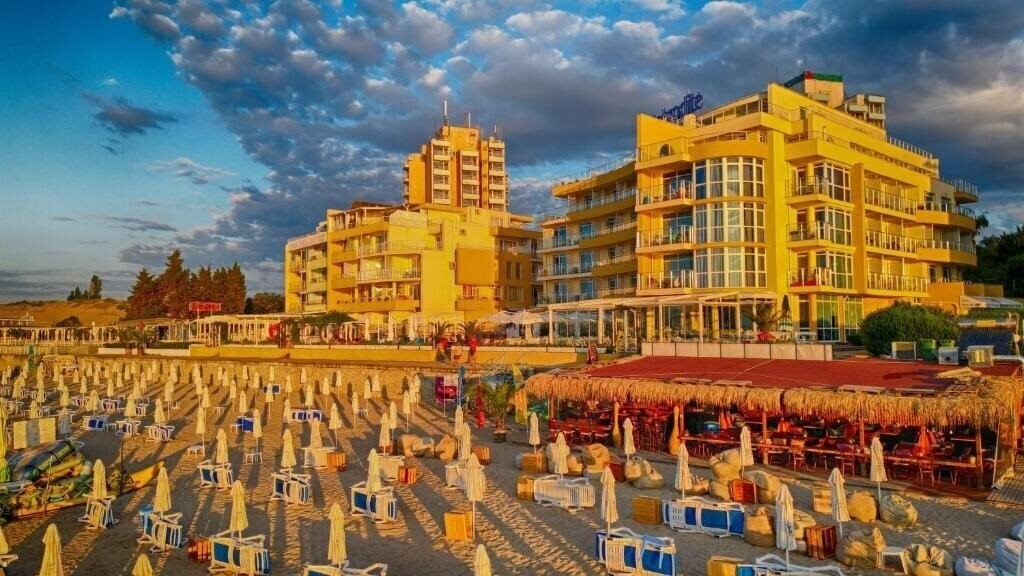 Отель Perla Apartments First Line 3*