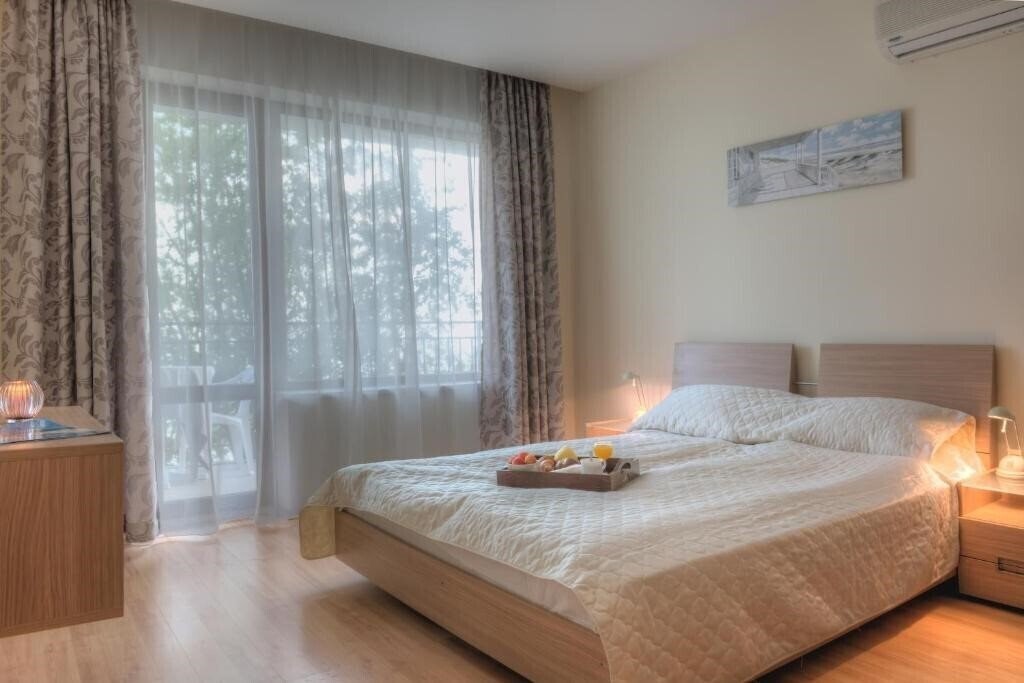 Фото Messambria Fort Beach 3*