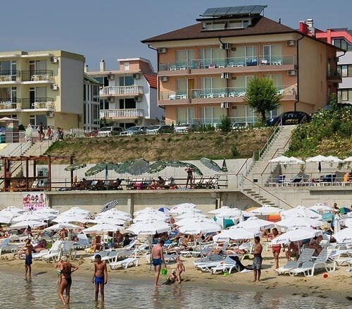 Отель Pinkovi Family Hotel 2*