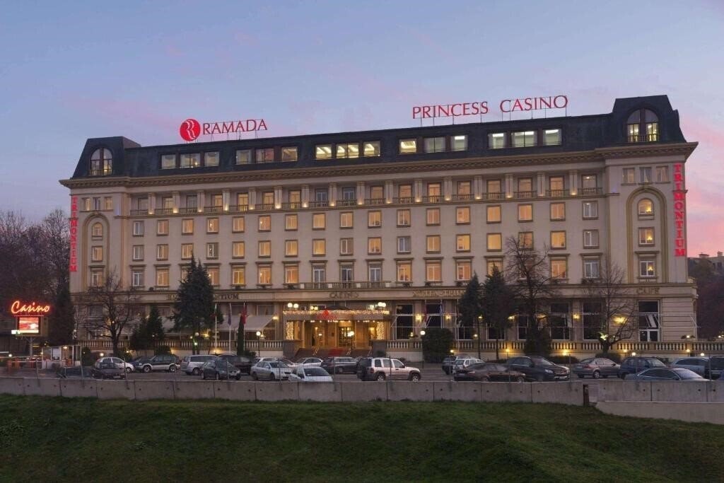 Отель Ramada Plovdiv Trimontium 4*