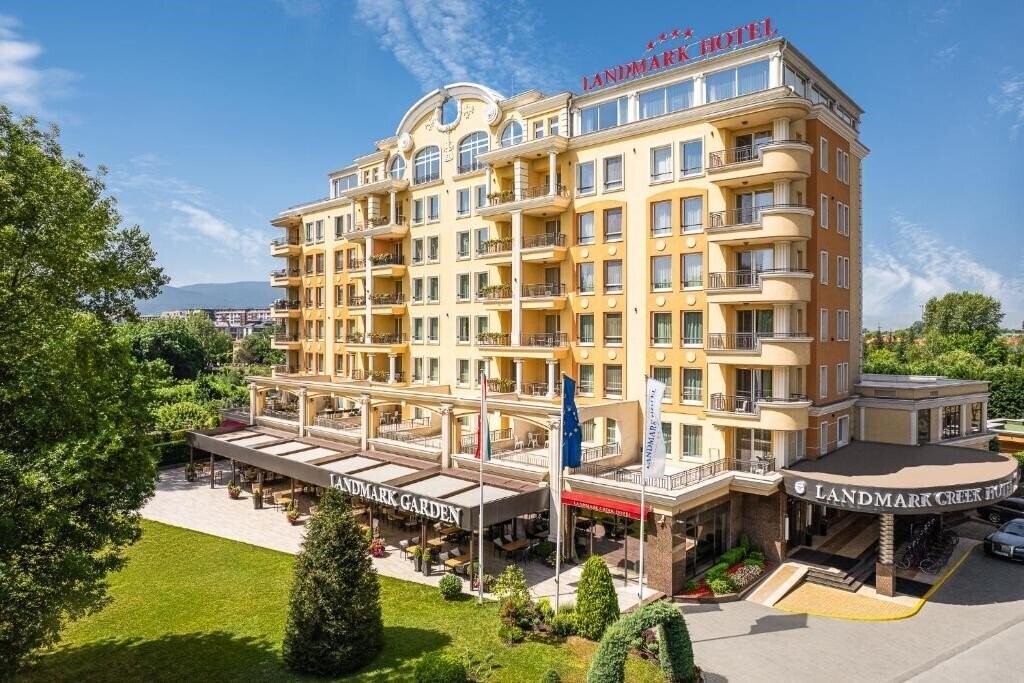 Фото Landmark Creek Hotel 4*