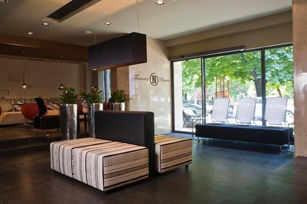 Отель Famous House 3 3*