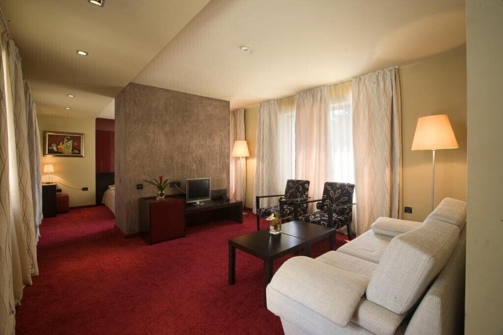 Фотография Famous House 3 3*