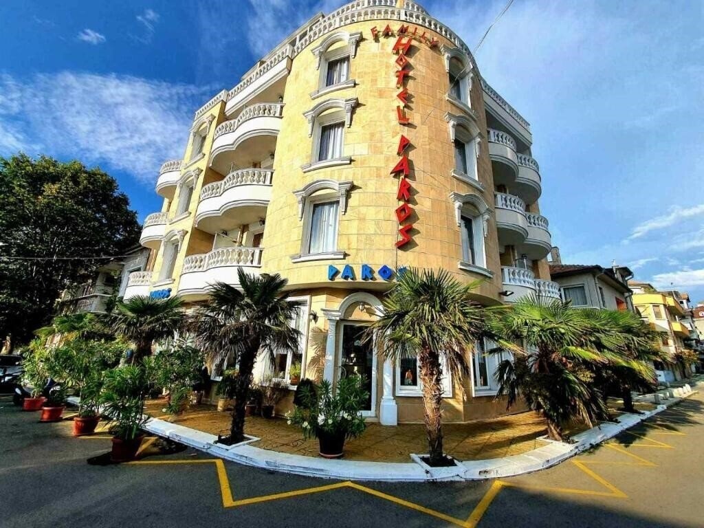 Отель Family Hotels 3*