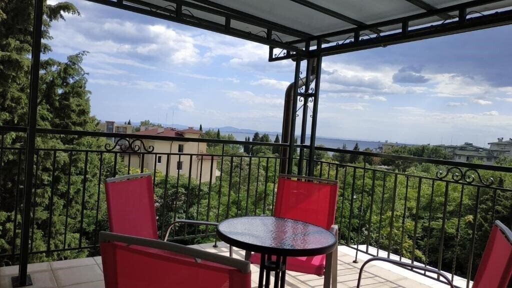 Отель Family Hotel Saga 3*