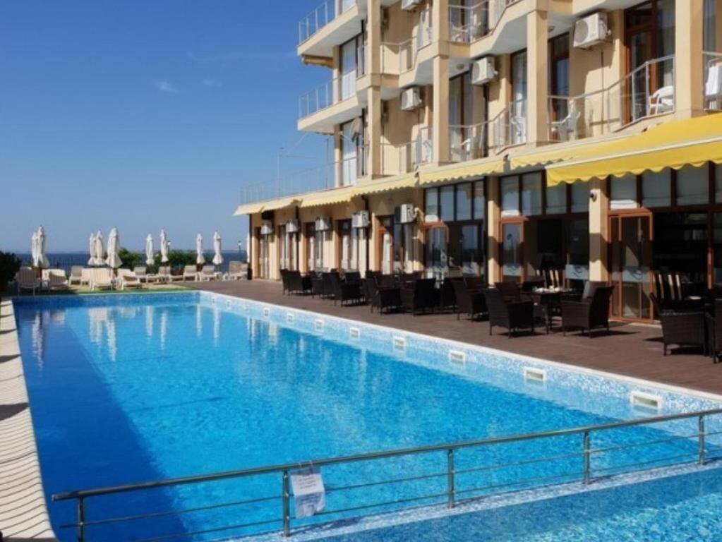 Отель Aqua Dolphin 3*