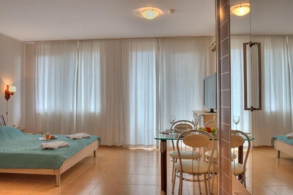 Фото Apolon 7 Aparthotel 3*