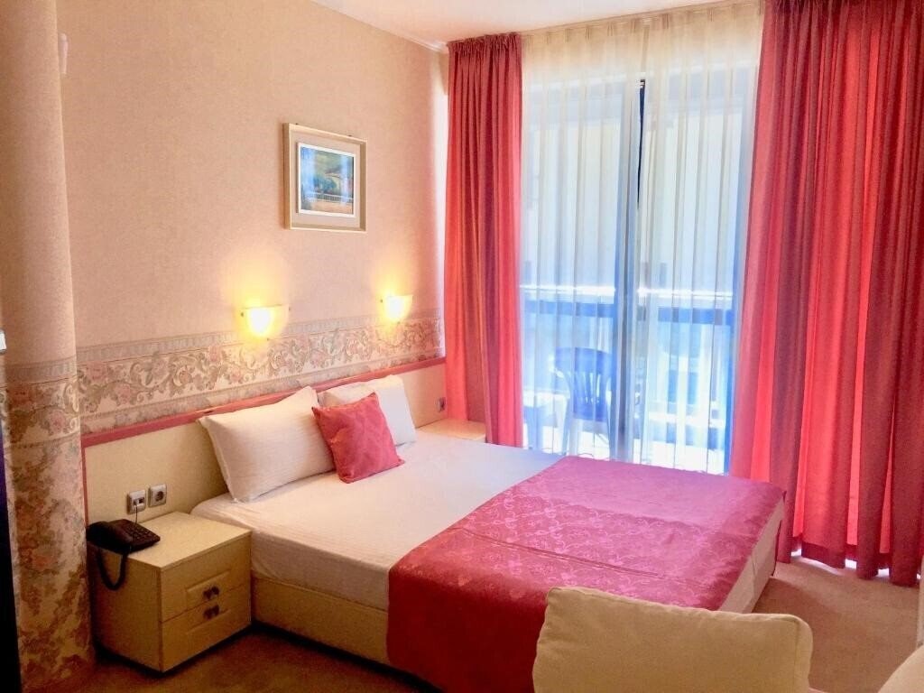 Изображение Royal Ravda 3*