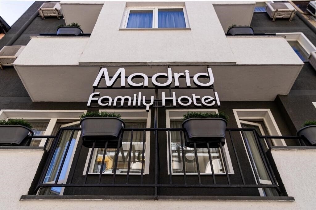 Отель Madrid Hotel 4*