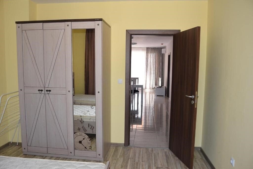Отель Admiral Plaza Apartments 3*