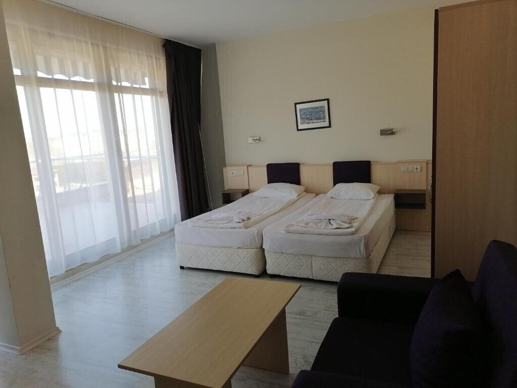 Фото Aparthotel Vris 2*