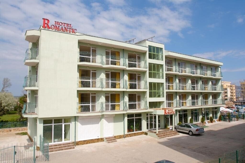 Отель Family Hotel Romantic 3*