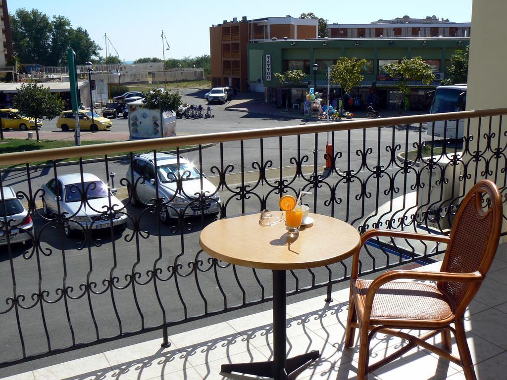 Фотография Lotus 3*