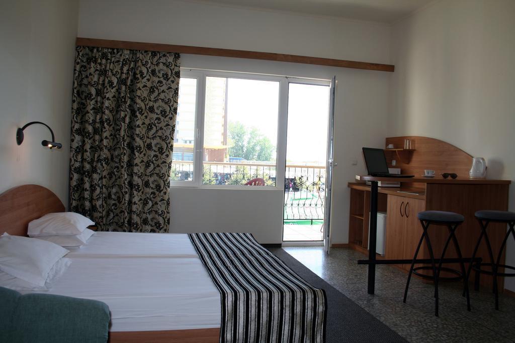 Картинка Lotus 3*